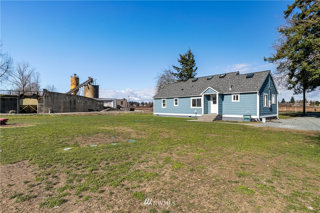 1077 Hampton Road Lynden, WA 98264 - Photo 24 of 25 a front view of house with garden