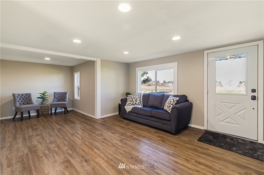 1077 Hampton Road Lynden, WA 98264 - Photo 4 of 25 a living room with furniture and a wooden floor