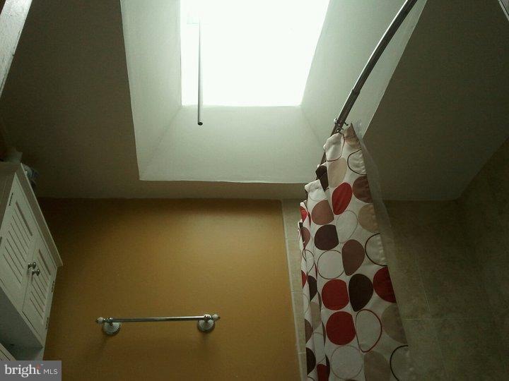7670 Sherwood Road Philadelphia, PA 19151 - Photo 17 of 18 Bedroom - Main