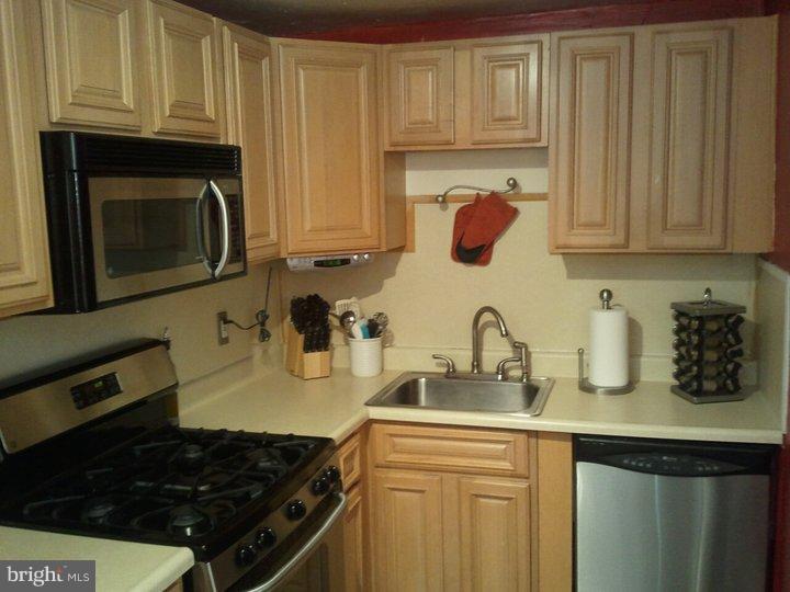 7670 Sherwood Road Philadelphia, PA 19151 - Photo 6 of 18 Kitchen