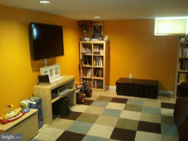 7670 Sherwood Road Philadelphia, PA 19151 - Photo 8 of 18 Basement - Finished