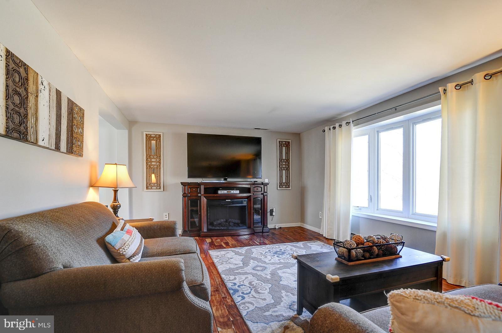255 Youngs Road Hamilton, NJ 08619 - Photo 5 of 34 Gallery Image 5