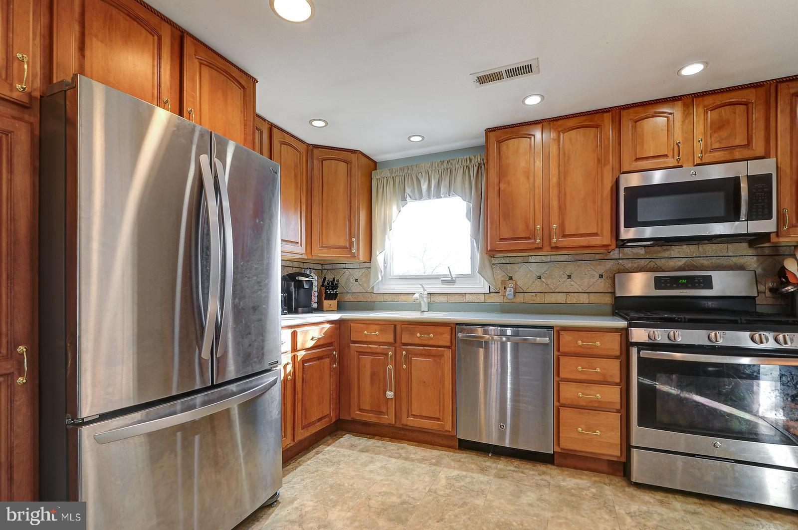 255 Youngs Road Hamilton, NJ 08619 - Photo 8 of 34 Gallery Image 8