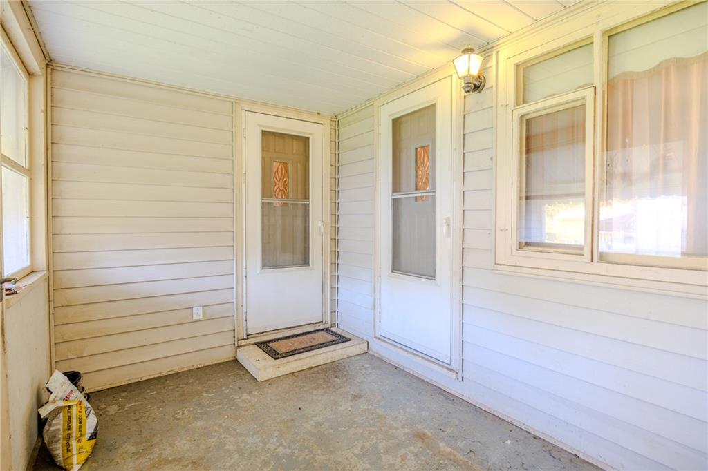181 Firden Lane Elizabeth, PA 15037 - Photo 3 of 25 a room with window and a table