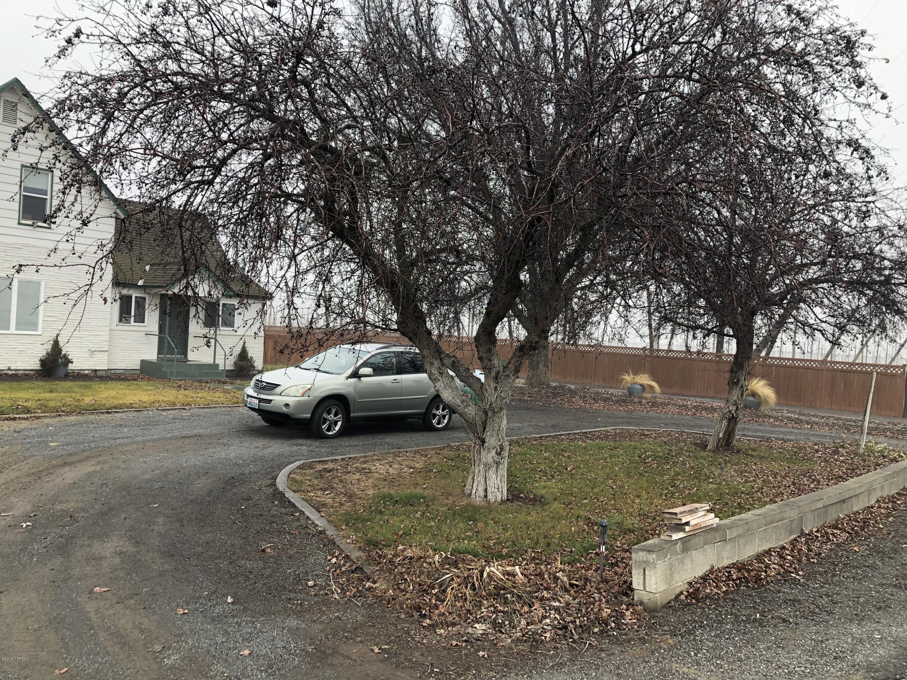 1152 South Rivard Road Moxee, WA 98936 - Photo 3 of 46 a view of a yard with a tree