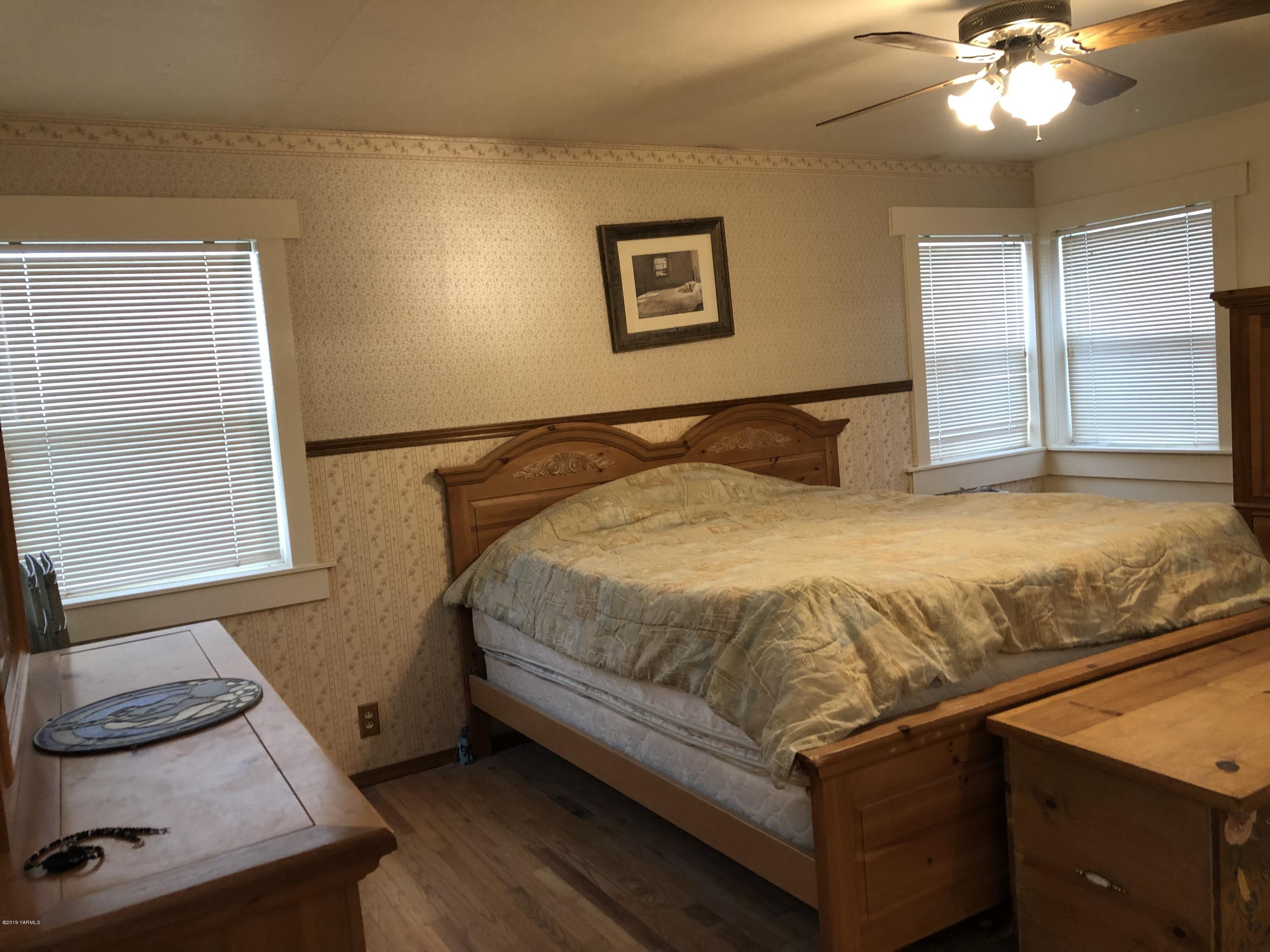 1152 South Rivard Road Moxee, WA 98936 - Photo 29 of 46 a bed sitting in a bedroom next to a window