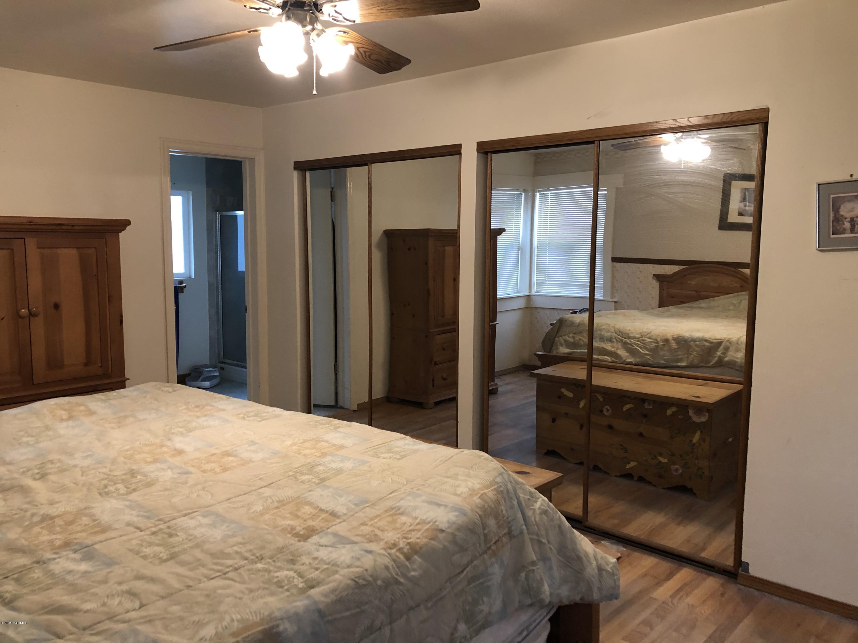 1152 South Rivard Road Moxee, WA 98936 - Photo 33 of 46 a bedroom with a bed and a dresser