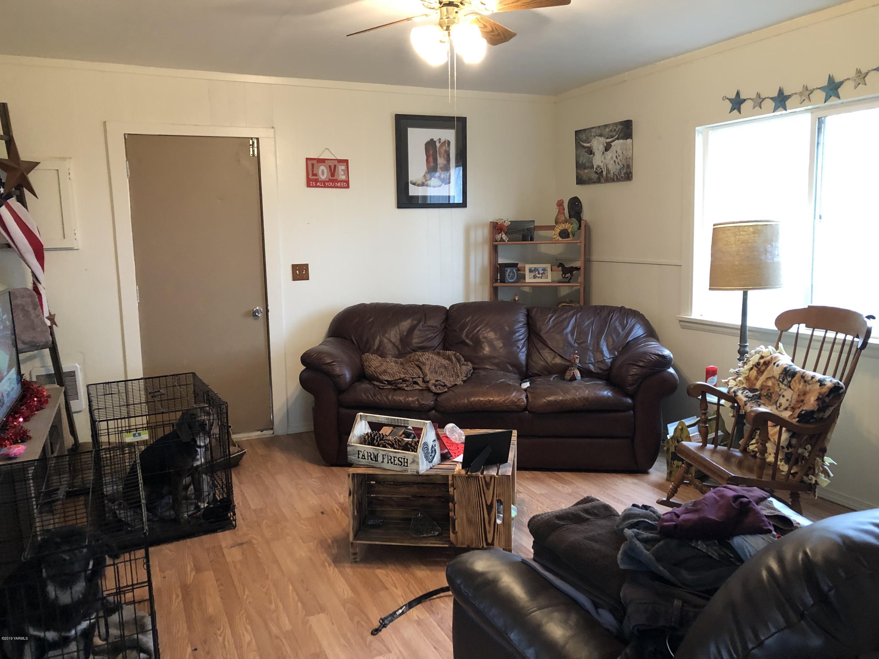1152 South Rivard Road Moxee, WA 98936 - Photo 45 of 46 a living room with furniture and a flat screen tv