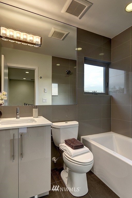 719 South Homer Street, Unit B Seattle, WA 98108 - Photo 14 of 17