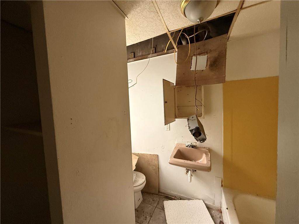 404 East Locust Street Butler, PA 16001 - Photo 10 of 20 a bathroom with a toilet and a shower