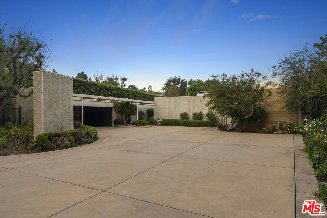 938 North Alpine Drive Beverly Hills, CA 90210 - Photo 5 of 11 a view of a garden with a building in the background