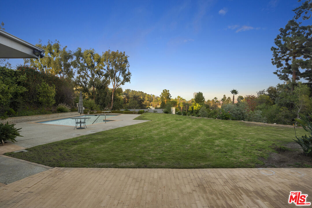 938 North Alpine Drive Beverly Hills, CA 90210 - Photo 9 of 11