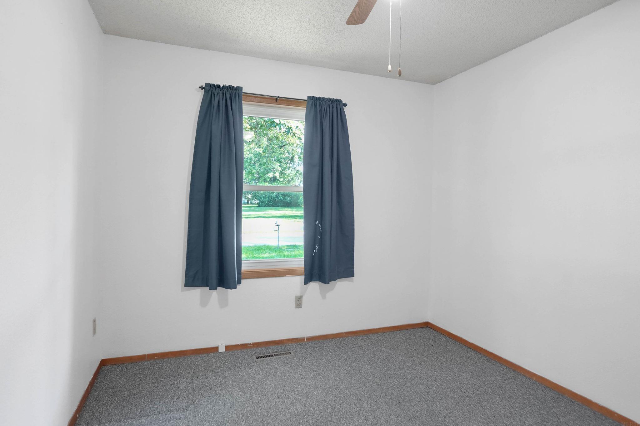 1202 Fulton Street Waterloo, IA 50707 - Photo 11 of 27 Gallery Image 11