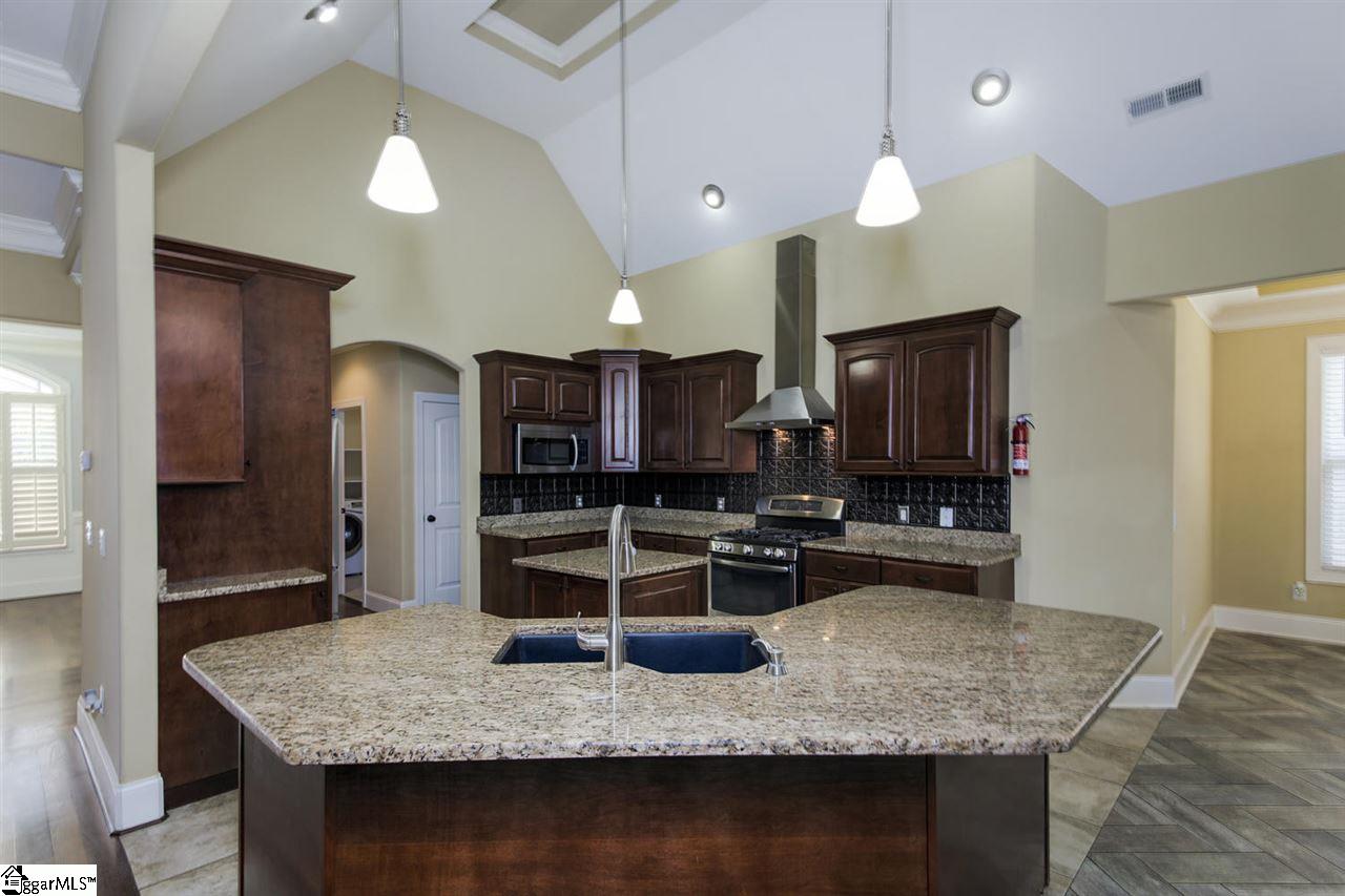 370 Winesap Road Duncan, SC 29334 - Photo 8 of 36 Large open kitchen with island and stainless appliances.