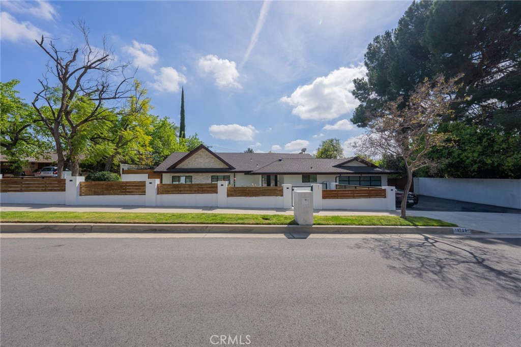 18720 San Fernando Mission Boulevard Porter Ranch, CA 91326 - Photo 4 of 39