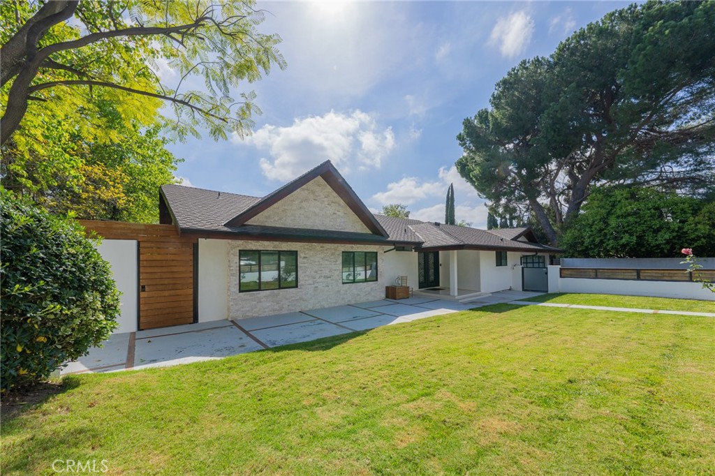 18720 San Fernando Mission Boulevard Porter Ranch, CA 91326 - Photo 6 of 39