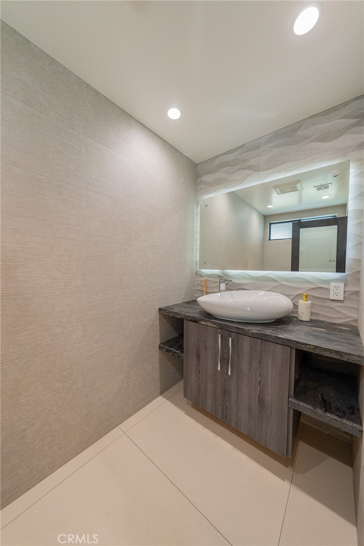 18720 San Fernando Mission Boulevard Porter Ranch, CA 91326 - Photo 8 of 39