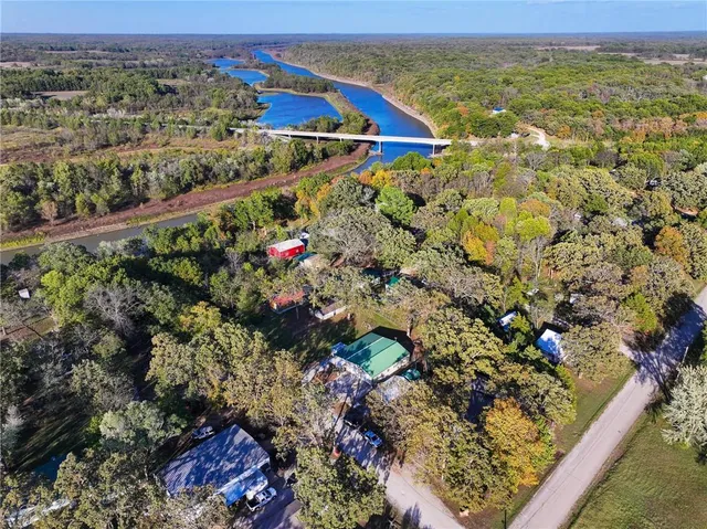 $100,000 | 2738 Southwest Lowry Street, Osceola, MO 64776