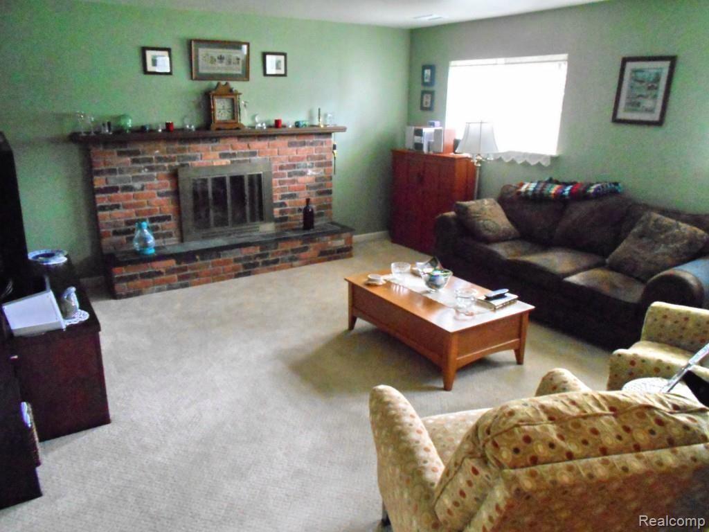3468 Shaddick Road Waterford, MI 48328 - Photo 7 of 15 Family Room