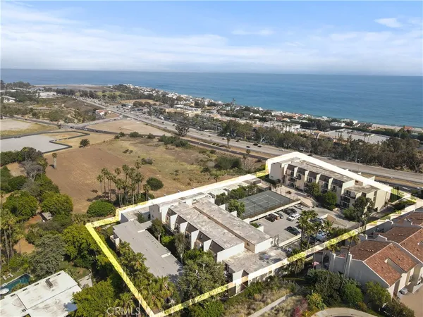 an aerial view of multiple house