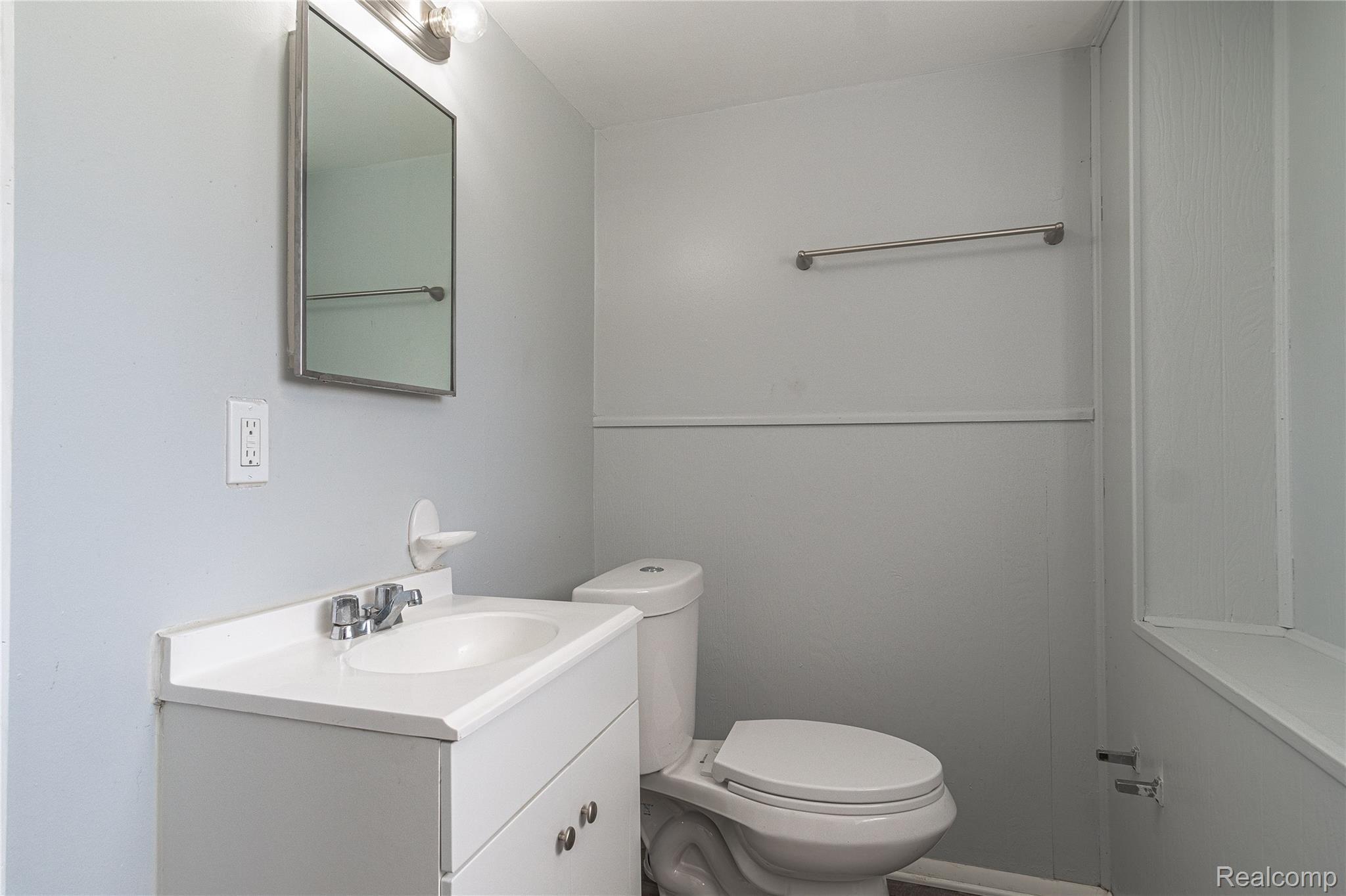 27804 Somerset Avenue Inkster, MI 48141 - Photo 25 of 31 Interiors (23 of 25).jpg
