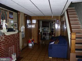 931 Perry Street Reading, PA 19604 - Photo 3 of 6 Gallery Image 3