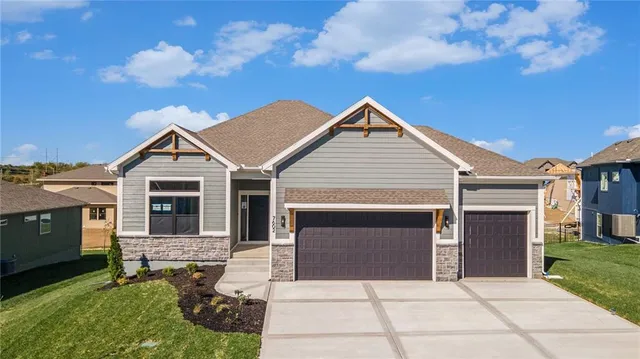 $629,882 | 7602 Northeast 103rd Street, Kansas City, MO 64157