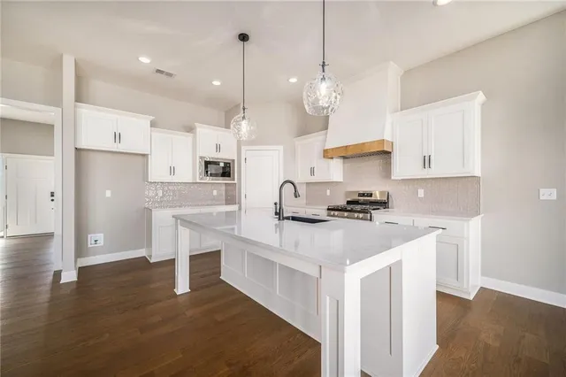 $629,882 | 7602 Northeast 103rd Street, Kansas City, MO 64157