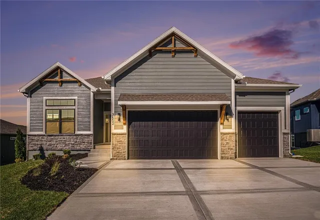 $629,882 | 7602 Northeast 103rd Street, Kansas City, MO 64157