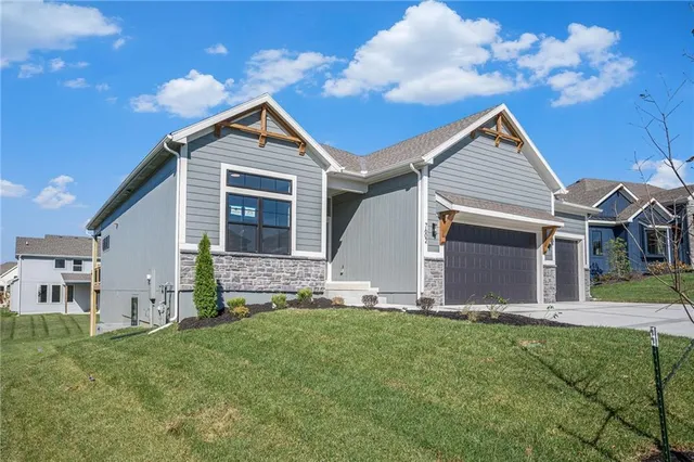 $629,882 | 7602 Northeast 103rd Street, Kansas City, MO 64157