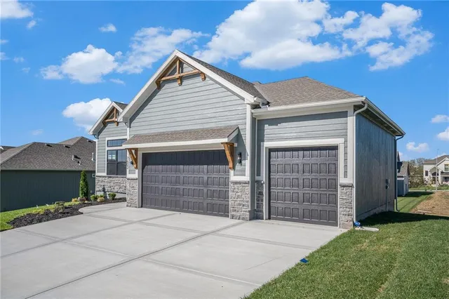 $629,882 | 7602 Northeast 103rd Street, Kansas City, MO 64157