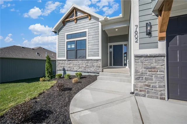 $629,882 | 7602 Northeast 103rd Street, Kansas City, MO 64157