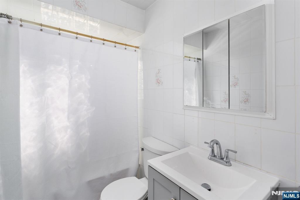 214 Morris Street Fairview, NJ 07022 - Photo 23 of 31