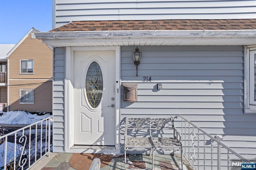 214 Morris Street Fairview, NJ 07022 - Photo 4 of 31