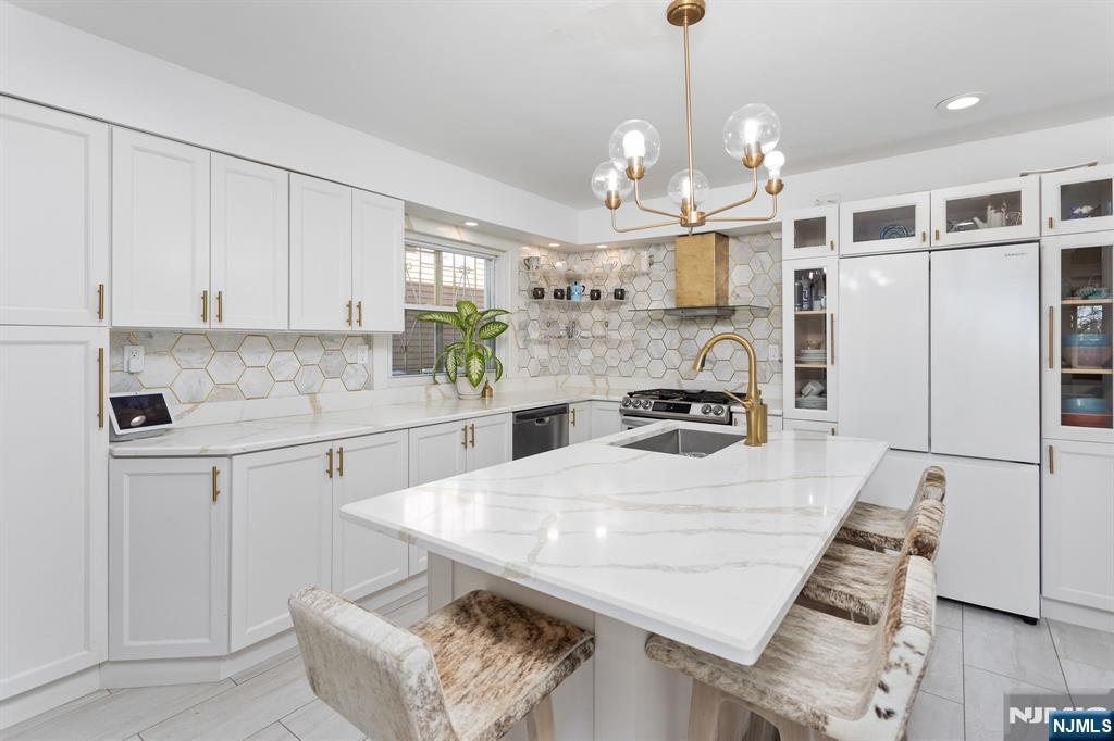 214 Morris Street Fairview, NJ 07022 - Photo 7 of 31