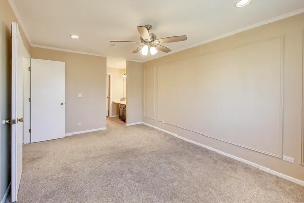 $2,500 | 2122 Southwind Circle, Unit 84, Schaumburg, IL 60169