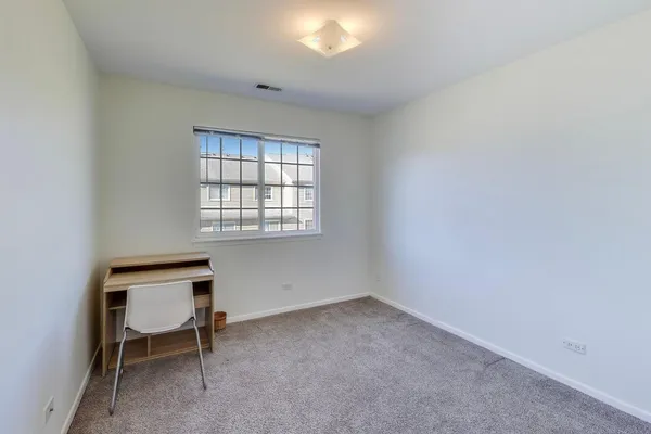 $2,500 | 2122 Southwind Circle, Unit 84, Schaumburg, IL 60169