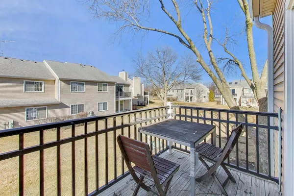 $2,500 | 2122 Southwind Circle, Unit 84, Schaumburg, IL 60169