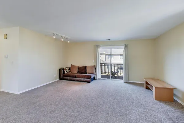 $2,500 | 2122 Southwind Circle, Unit 84, Schaumburg, IL 60169
