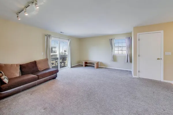 $2,500 | 2122 Southwind Circle, Unit 84, Schaumburg, IL 60169