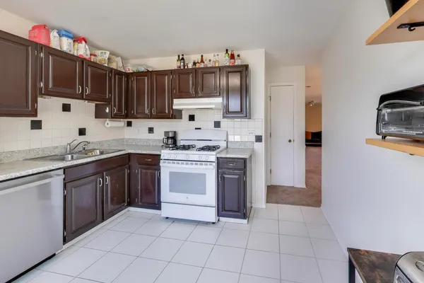 $2,500 | 2122 Southwind Circle, Unit 84, Schaumburg, IL 60169
