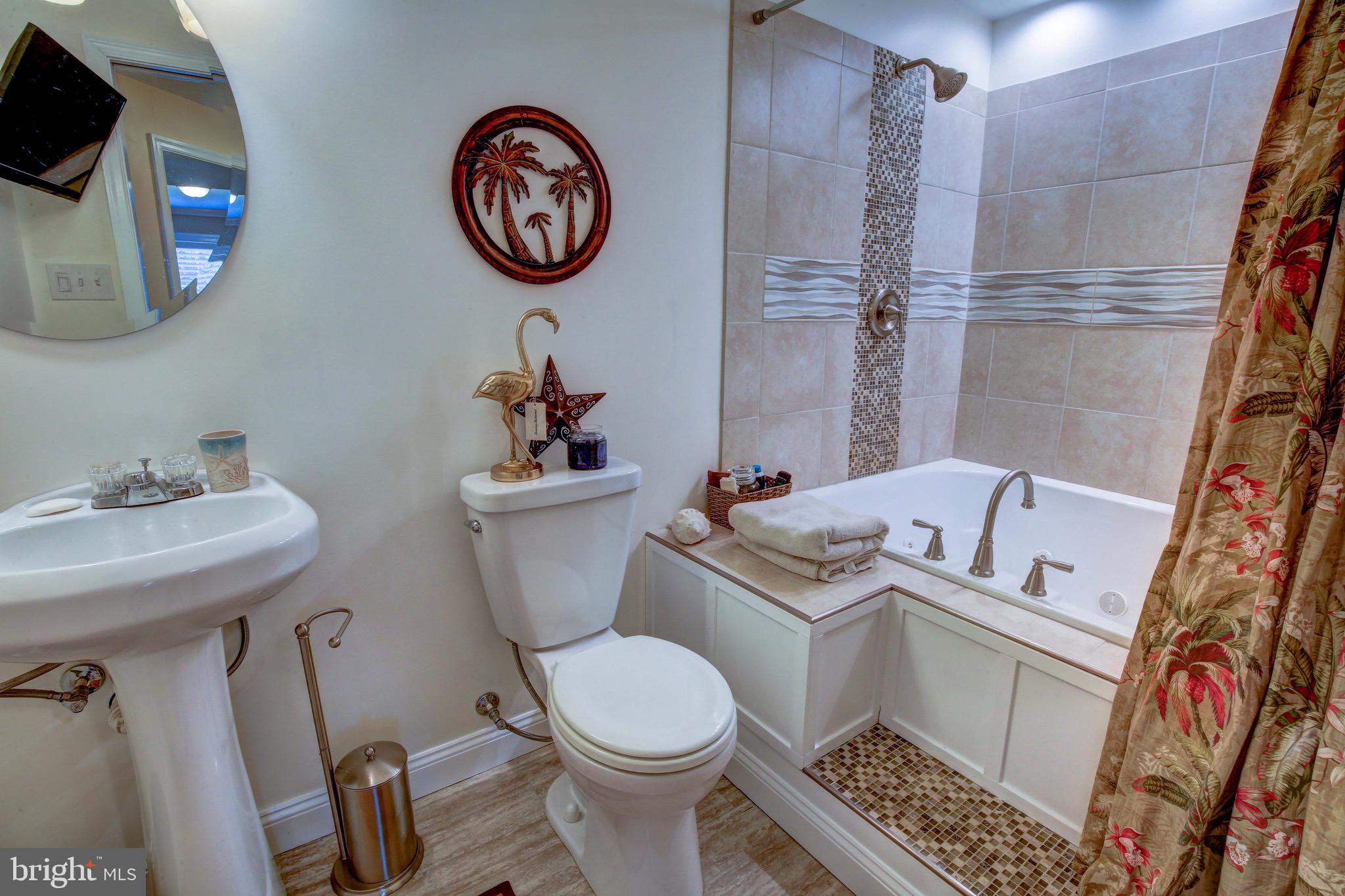 1510 Bishop Road Edgewater, MD 21037 - Photo 23 of 34 Large hall bathroom with soak-in tub!
