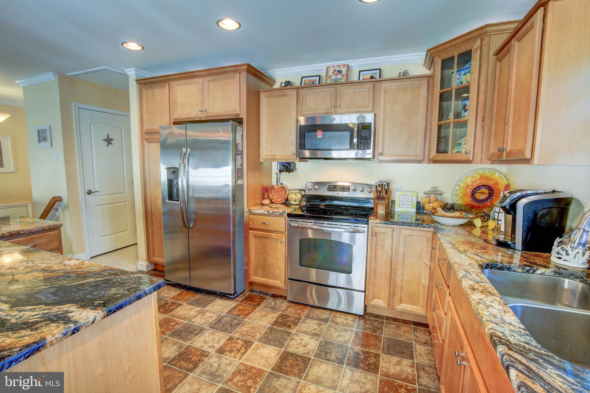 1510 Bishop Road Edgewater, MD 21037 - Photo 10 of 34 Cabinets w/upper & under cabinet lighting