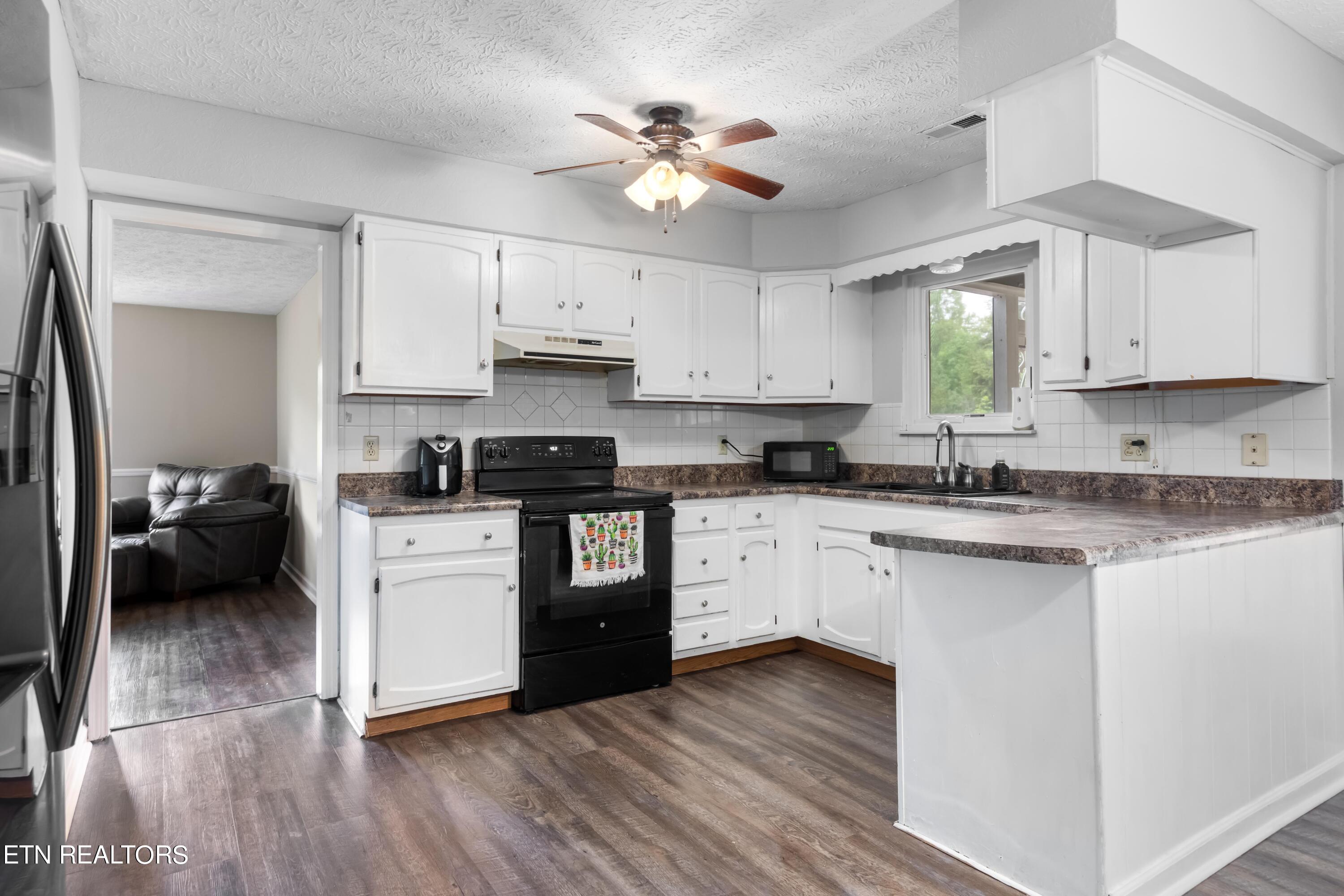 548 Sinking Springs Road Clinton, TN 37716 - Photo 8 of 36 030A9894