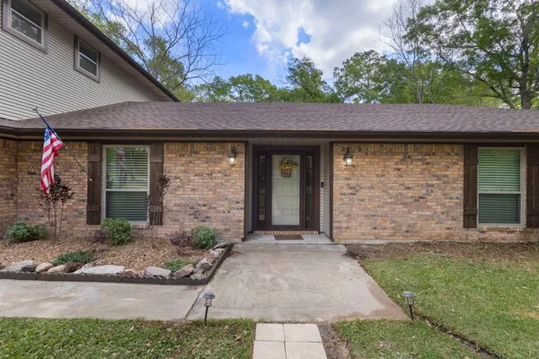 $525,000 | 105 Jena Lane, Lumberton, TX 77657