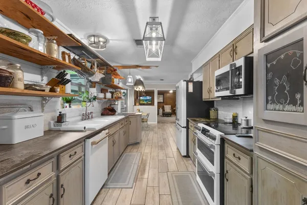 $525,000 | 105 Jena Lane, Lumberton, TX 77657