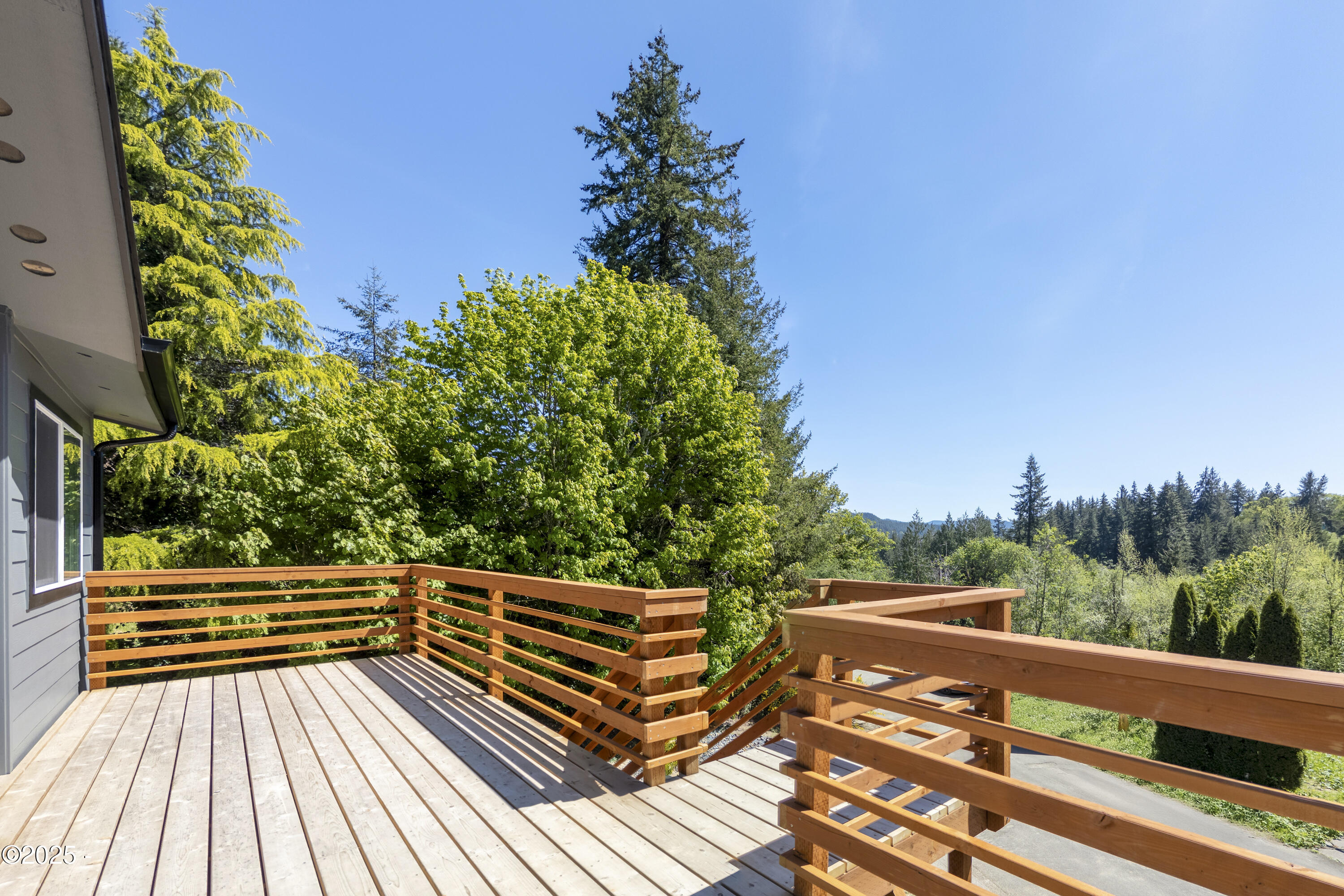 620 Northeast Ridge Drive Toledo, OR 97391 - Photo 33 of 36 Deck