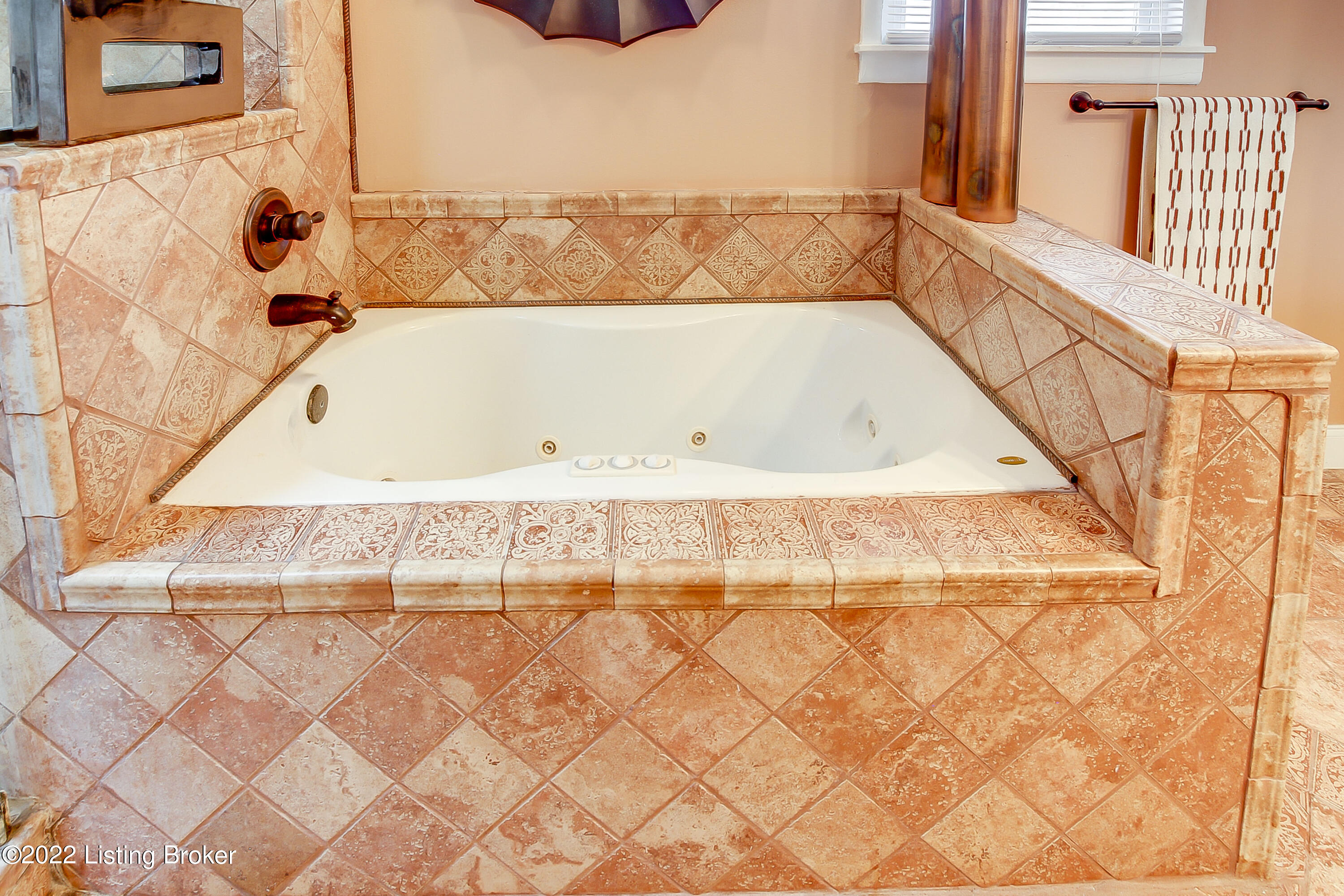 7204 Whipple Road Louisville, KY 40272 - Photo 38 of 59 7204_WhippleRd_40272_135