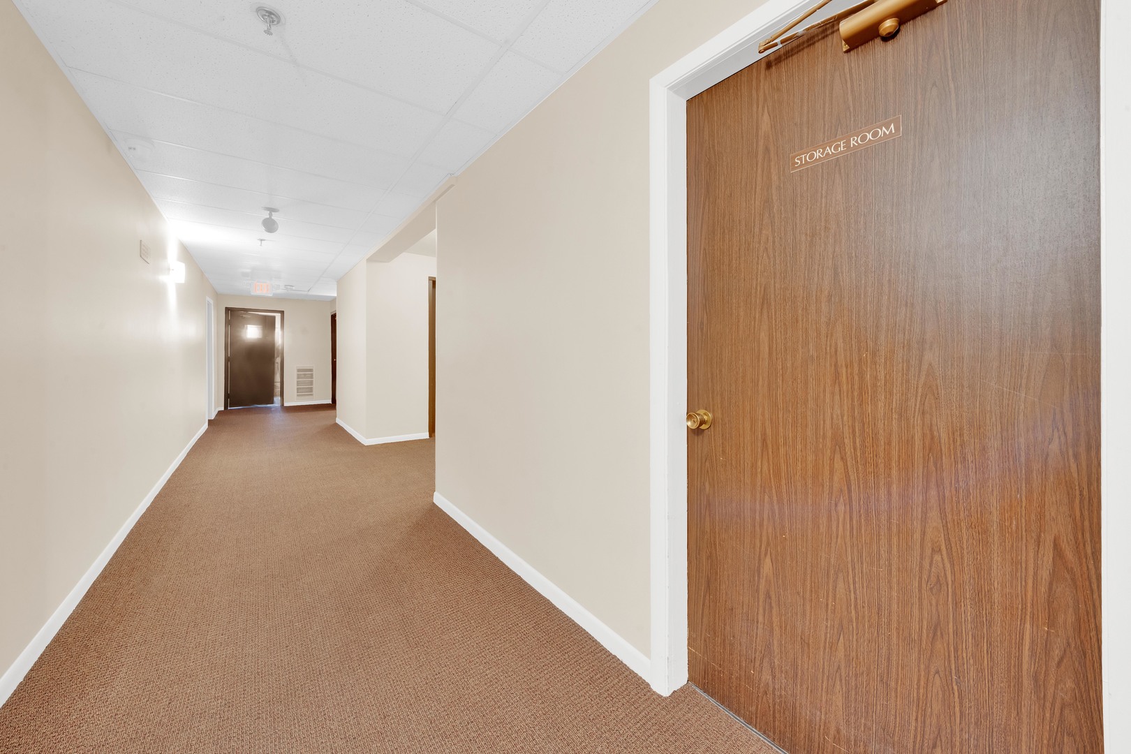 725 West Huntington Commons Road, Unit 314 Mount Prospect, IL 60056 - Photo 21 of 24 a view of a hallway