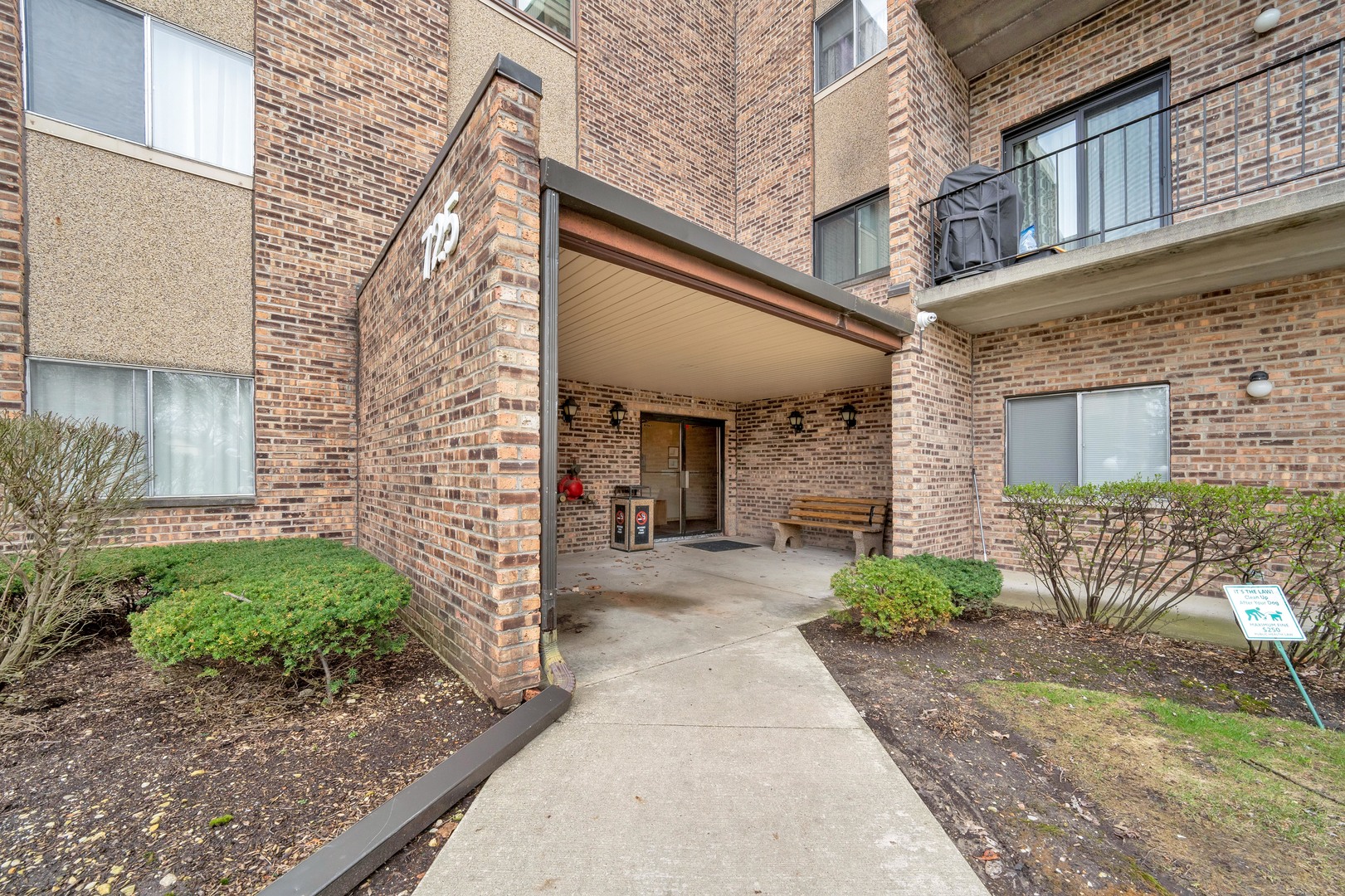 725 West Huntington Commons Road, Unit 314 Mount Prospect, IL 60056 - Photo 4 of 24 a front view of a house with garden